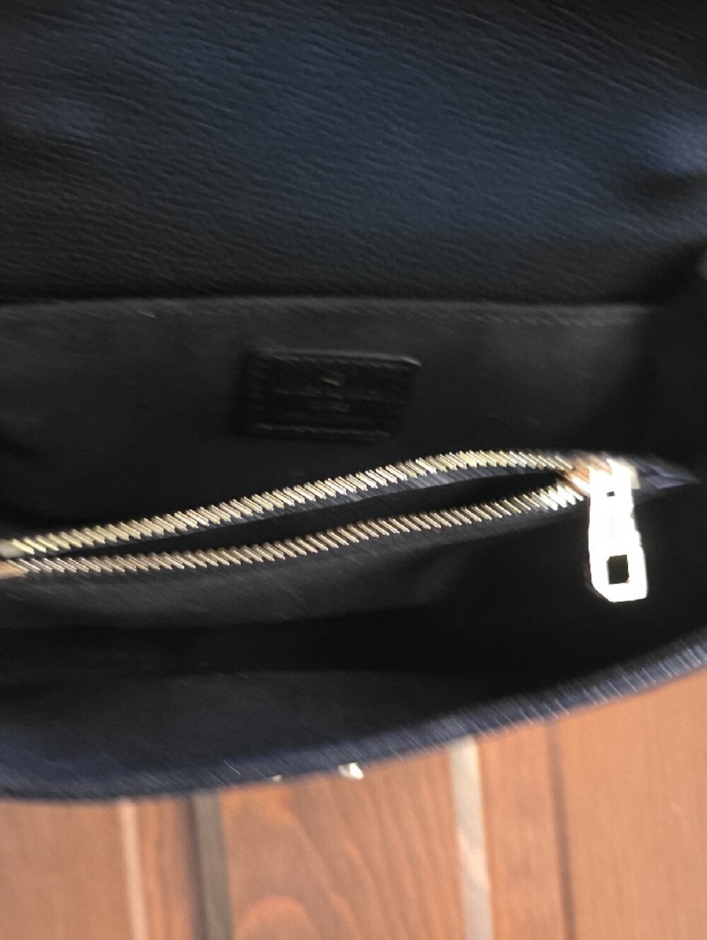 Black Embossed Leather Crossbody Bag with Gold Lock And Adjustable Strap Lk New - Picture 11 of 13